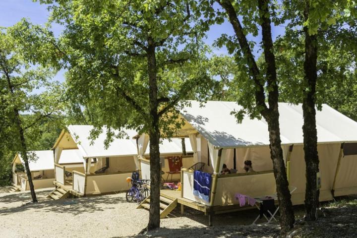 Camping Les Reflets Du Quercy 호텔 Crayssac 외부 사진